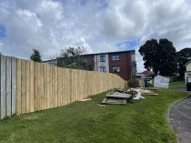 Primary school boundary fence with 25mm thickness palings
