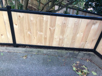 LAMINATA FENCING - Laminata fence with steel post and rails and vertical palings