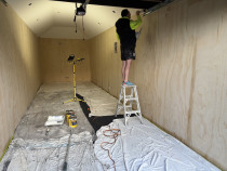 Plastering and varnishing service