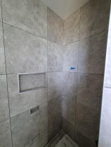 Ensuite bathroom - bathroom with 600x600mm porcelain tiles