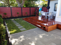 Cat safe zone courtyard - Enclosed patio to allow cats freedom to explore and client to relax .